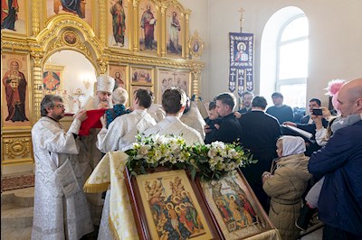 Божественная литургия в храме святых Царственных страстотерпцев г. Саратова