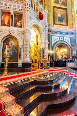 Митрополит Игнатий принял участие в Божественной литургии в Храме Христа Спасителя