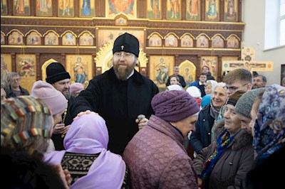 Митрополит Игнатий совершил Божественную литургию во Введенском храме Саратова