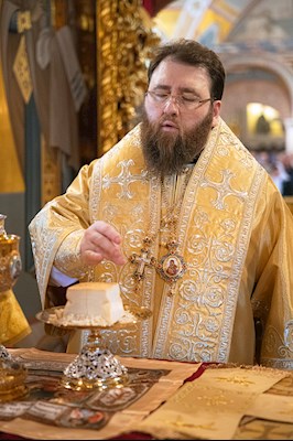 Митрополит Игнатий совершил Божественную литургию в Свято-Троицком кафедральном соборе Саратова