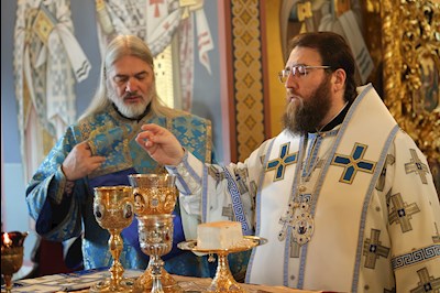 Митрополит Игнатий совершил Великую вечерню в соединении с Литургией святителя Иоанна Златоуста в Свято-Троицком кафедральном соборе г. Саратова