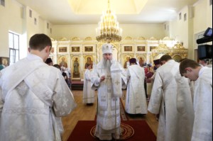 Божественная литургия и панихида на Архиерейском подворье – храме во имя преподобного Серафима Саровского г.Саратова