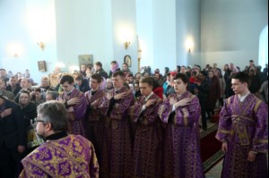 Божественная литургия в храме в честь Покрова Пресвятой Богородицы г.Петровска