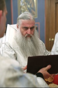 Митрополит Лонгин совершил Рождественское ночное богослужение