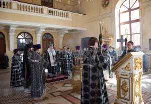 Литургия Преждеосвященных Даров на Архиерейском подворье — храме во имя святого апостола и евангелиста Иоанна Богослова при Саратовской православной духовной семинарии