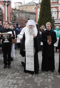 Божественная литургия и крещение оглашенных в Свято-Троицком кафедральном соборе Саратова