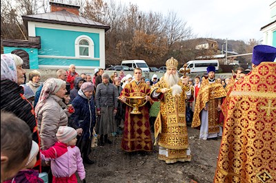 Божественная литургия в храме во имя святых бессребреников и чудотворцев Космы и Дамиана г. Саратова