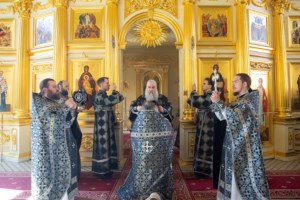 Литургия Преждеосвященных Даров на Архиерейском подворье — в храме святого апостола и евангелиста Иоанна Богослова