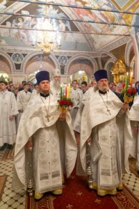 Митрополит Лонгин совершил пасхальное богослужение