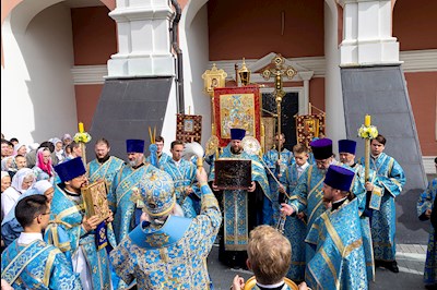 Божественная литургия в Свято-Троицком кафедральном соборе г. Саратова