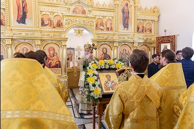 Божественная литургия в храме в честь святителя Иоанна Златоуста в п. Зональный г. Саратова