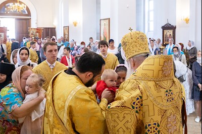 Божественная литургия в храме в честь Нерукотворного Образа Спасителя г .Саратова