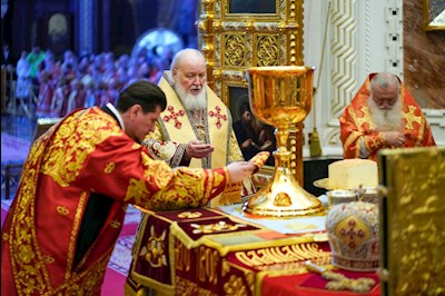 Митрополит Игнатий принял участие в Божественной литургии в Храме Христа Спасителя