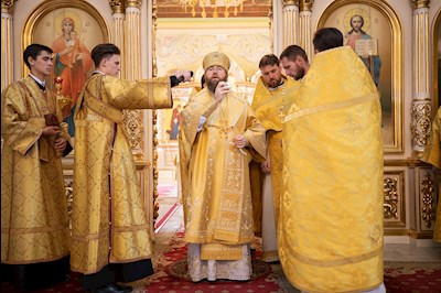 Митрополит Игнатий совершил Божественную литургию в Покровском соборе г. Саратова