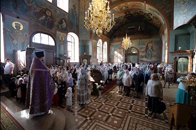 Митрополит Игнатий совершил Божественную литургию в Крестовоздвиженском храме г. Хвалынска