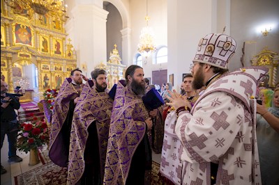 Митрополит Игнатий совершил всенощное бдение с чином выноса Креста в Свято-Троицком кафедральном соборе г. Вольска