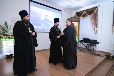 Митрополит Игнатий вручил дипломы выпускникам СПДС