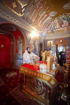 Митрополит Игнатий совершил Божественную литургию в Свято-Троицком кафедральном соборе Саратова