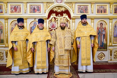 Митрополит Игнатий совершил Божественную литургию в Трехсвятительском храме г. Саратова