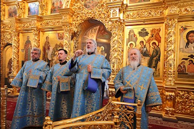 Митрополит Игнатий совершил Великую вечерню в соединении с Литургией святителя Иоанна Златоуста в Свято-Троицком кафедральном соборе г. Саратова