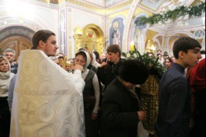 Митрополит Лонгин совершил Рождественское ночное богослужение