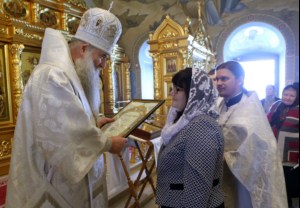 Митрополит Лонгин совершил Царские часы, Изобразительны, Великую вечерню и Крещальную литургию в Свято-Троицком кафедральном соборе Саратова