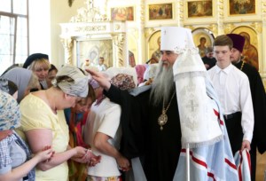 Божественная литургия и панихида на Архиерейском подворье – храме во имя преподобного Серафима Саровского г.Саратова