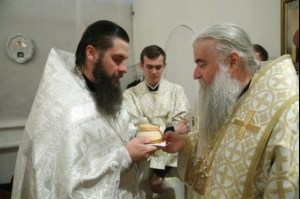 Божественная литургия в храме в честь Покрова Пресвятой Богородицы р.п. Новые Бурасы