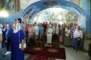 Митрополит Лонгин и Епископ Пахомий совершили Божественную литургию в Троицком соборе и молебен перед главной святыней Саратовской земли — образом Спаса Нерукотворного