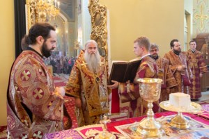Вечерня в соединении с Литургией Василия Великого и чин умовения ног в храме в честь Покрова Пресвятой Богородицы г. Саратова