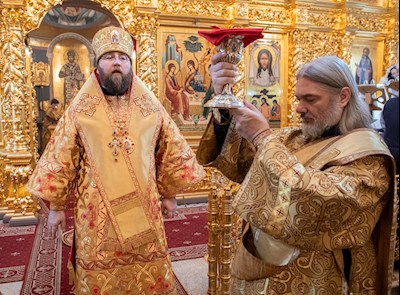 Митрополит Игнатий совершил Божественную литургию в Свято-Троицком кафедральном соборе г. Саратова
