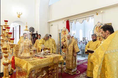 Божественная литургия в храме во имя святых первоверховных апостолов Петра и Павла г. Аткарска