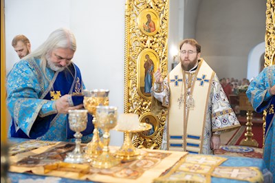 Митрополит Игнатий совершил Божественную литургию в Покровском храме г. Петровска