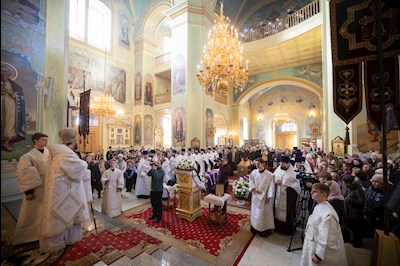 В Покровском соборе прошла торжественная встреча саратовских святителей