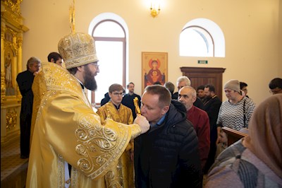 Митрополит Игнатий совершил Божественную литургию в Свято-Никольском храме с. Октябрьский Городок