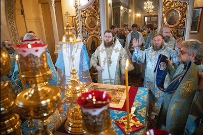 Митрополит Игнатий возглавил соборное архиерейское богослужение в Свято-Троицком кафедральном соборе г. Покровска (Энгельса)