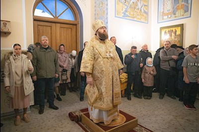 Митрополит Игнатий совершил Великое освящение храма святителя и Чудотворца Николая села Долгий Буерак Гагаринского района г. Саратова и Божественную литургию в новоосвященном храме