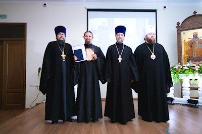 Митрополит Игнатий вручил дипломы выпускникам СПДС