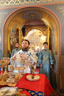 Митрополит Игнатий совершил Великую вечерню в соединении с Литургией святителя Иоанна Златоуста в Свято-Троицком кафедральном соборе г. Саратова