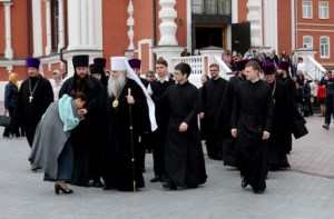 Вечерня в соединении с Литургией Василия Великого и Чин умовения ног в храме в честь Покрова Пресвятой Богородицы г.Саратова