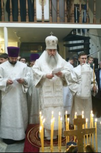 Божественная литургия и панихида в храме во имя святителя и чудотворца Николая на Елшанском кладбище г. Саратова