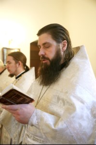 Божественная литургия на Архиерейском подворье — храме в честь иконы Божией Матери «Утоли моя печали» г. Саратова