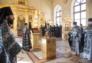 Литургия Преждеосвященных Даров на Архиерейском подворье — храме во имя святого апостола и евангелиста Иоанна Богослова при Саратовской православной духовной семинарии