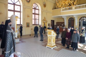Литургия Преждеосвященных Даров на Архиерейском подворье — в храме святого апостола и евангелиста Иоанна Богослова