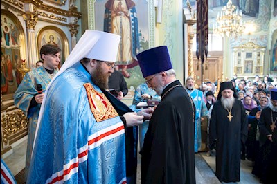 Митрополит Саратовский и Вольский Игнатий совершил вечерню в соединении с Литургией Иоанна Златоуста в Покровском соборе г. Саратова
