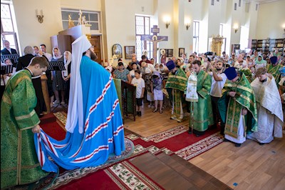 Митрополит Игнатий совершил Божественную литургию в храме преподобного Серафима Саровского г. Саратова