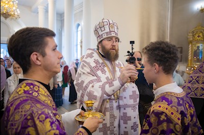 Митрополит Игнатий совершил всенощное бдение с чином выноса Креста в Свято-Троицком кафедральном соборе г. Вольска