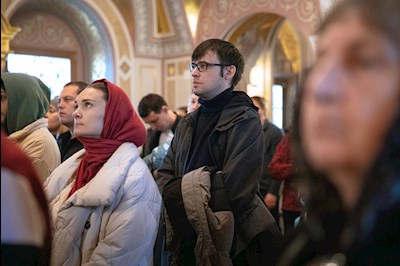 Митрополит Игнатий совершил Божественную литургию в Свято-Троицком кафедральном соборе Саратова