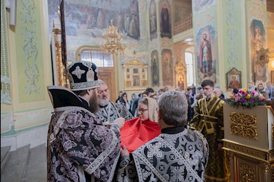 Митрополит Игнатий совершил Литургию Преждеосвященных Даров в Покровском соборе г. Саратова