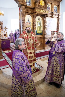 Митрополит Игнатий совершил Божественную литургию в храме Новомучеников и исповедников Саратовских г. Саратова